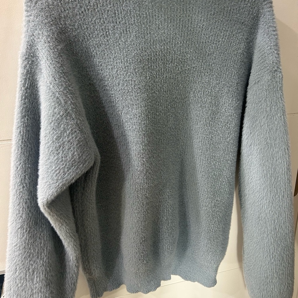 Zara Soft Gray V-Neck Sweater - Picture 3 of 4